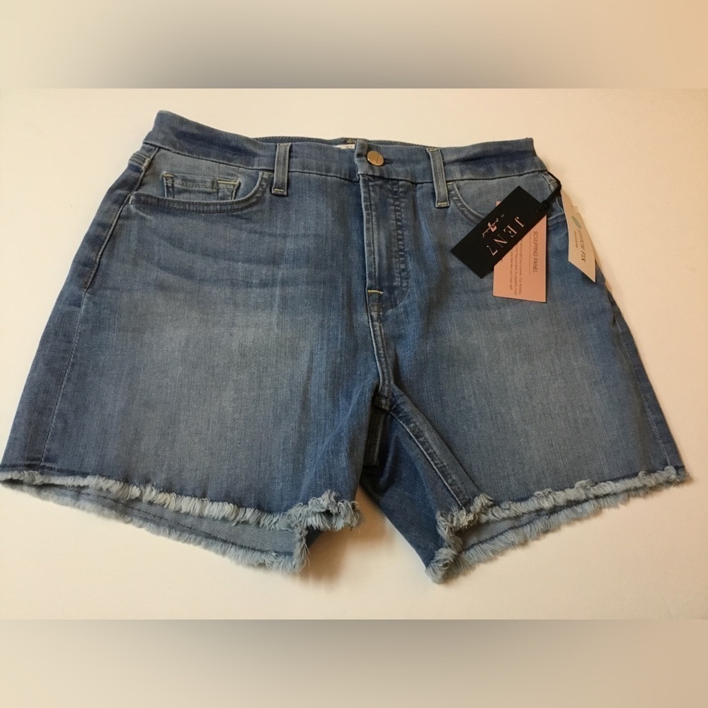 NWT JEN7 BY 7 For All Mankind Teresa Fray Hem Short. Size 6